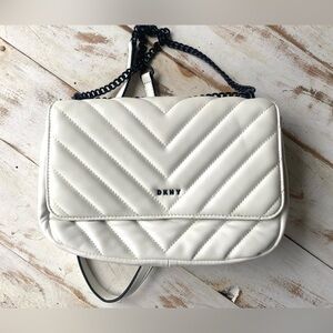 DKNY Veronica quilted white leather Shoulder Bag crossbody purse EUC streetwear